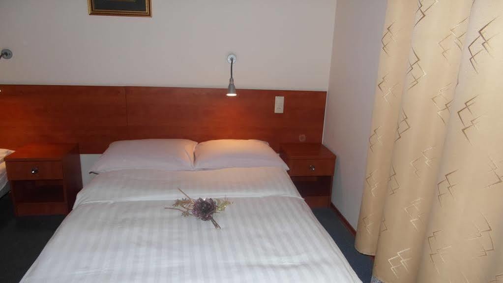 Hotel Julianów Warszawa Zewnętrze zdjęcie